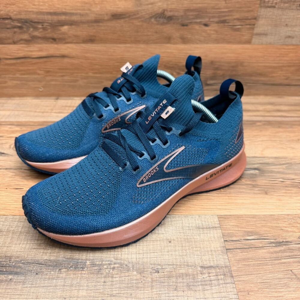 Brooks Levitate women size 6 StealthFit 5 Running Sneakers